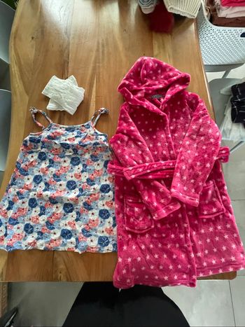 Peignoir et robe taille 8 ans