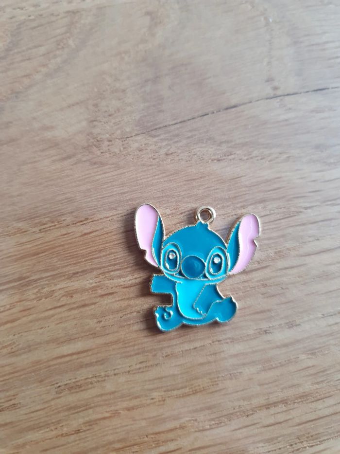 Pendentif stitch