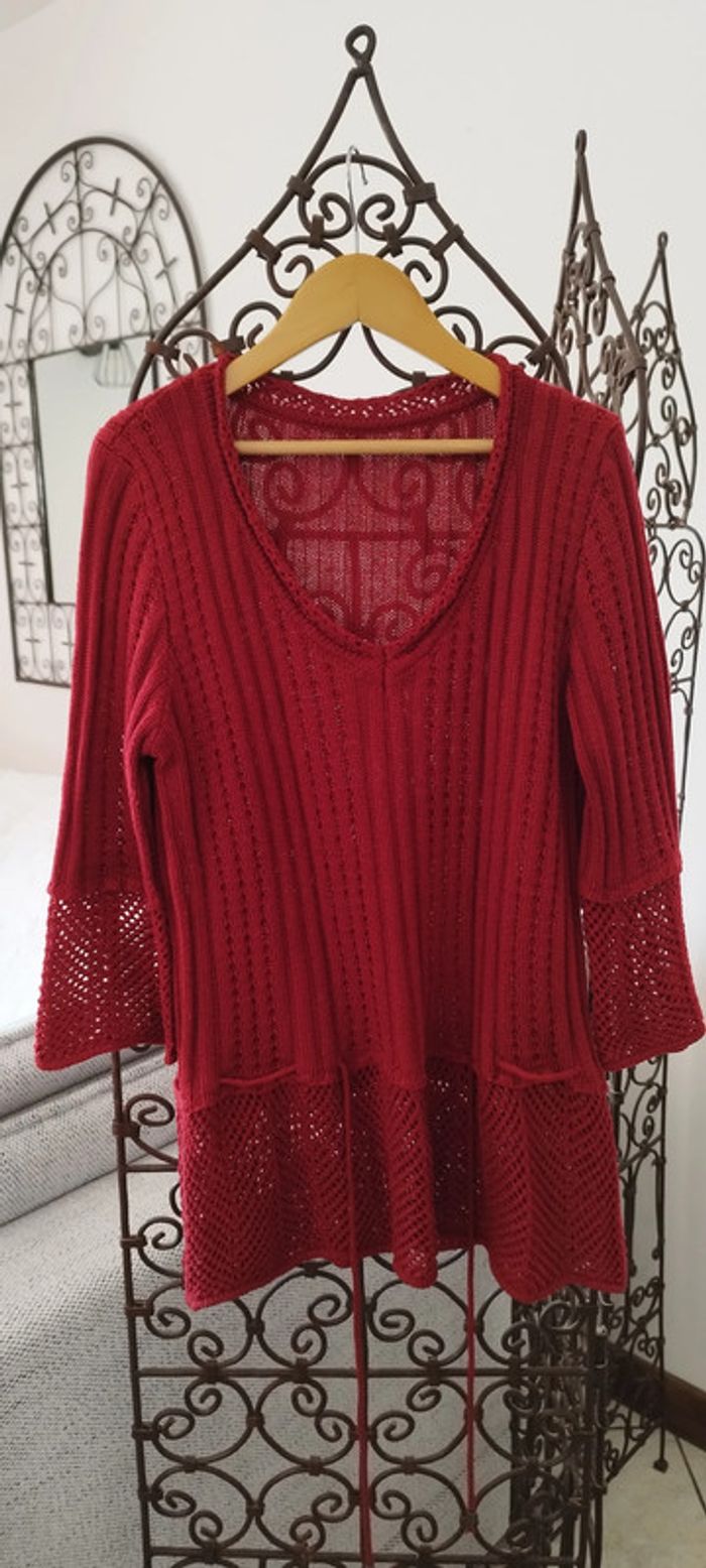 Haut léger bordeaux manches 3/4. Très bon état. Taille 40