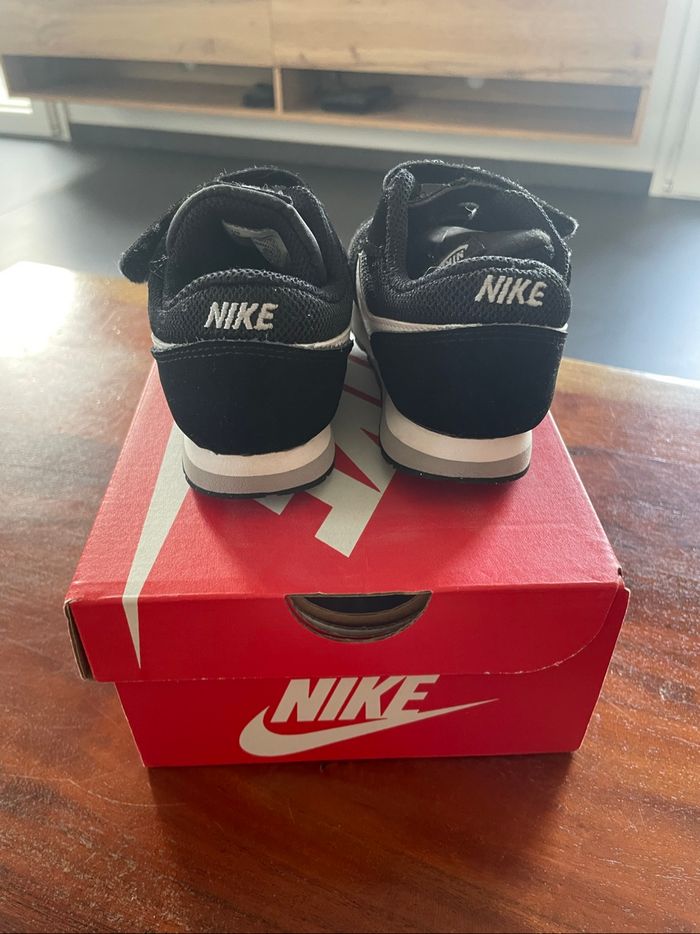 Basket Nike noir taille 25 - photo numéro 2