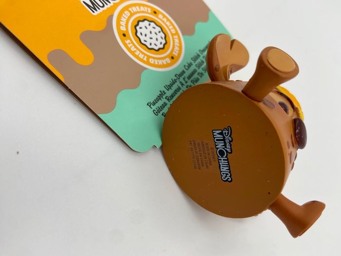 Ornement point à l'envers Disney Parks 2023 Munchlings friandises cuites ananas - photo numéro 4