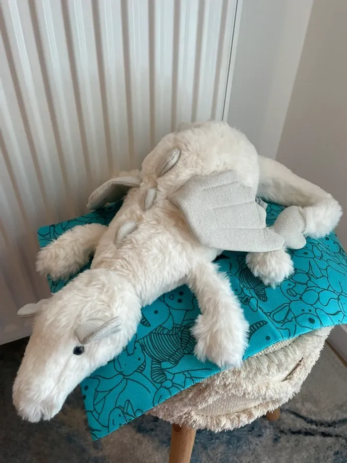 Peluche Jellycat Snow Dragon Large 🤍🐉 - photo numéro 14
