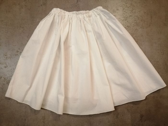 Jupe blanche en coton Taille 4-8 ans faite par une couturière - photo numéro 2