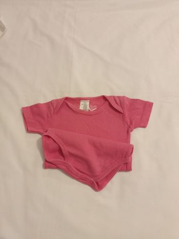 12 mois 100 % coton bon dimanche courte couleur rose foncé porter 4 fois voir photos