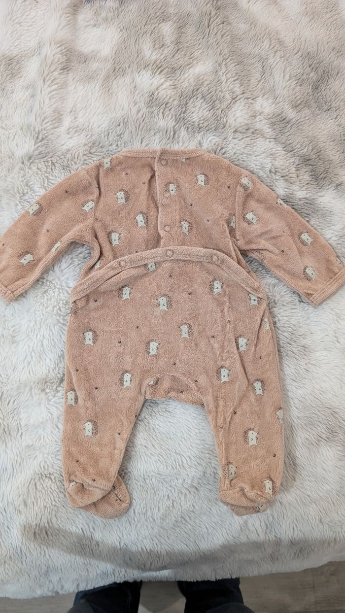 Lot de deux pyjamas Kiabi taille 1 mois - photo numéro 10