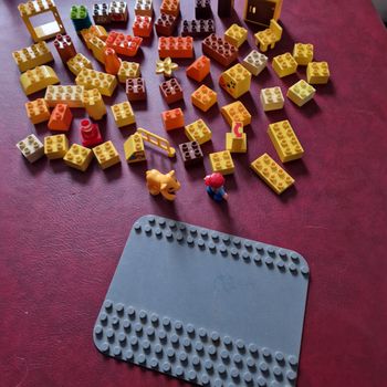 Lot soixantaine pièces legos