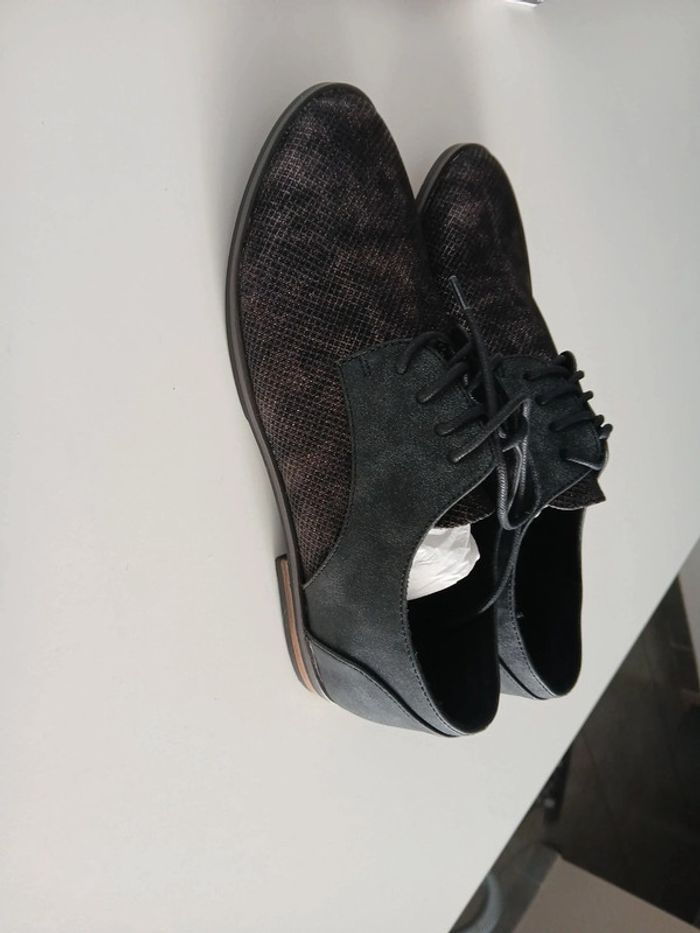 Chaussure noire avec reflets - photo numéro 3