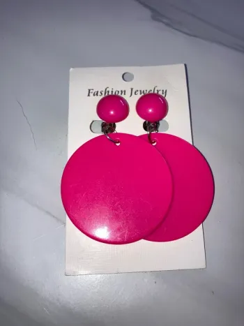 Boucles d’oreilles fantaisie rose fushia