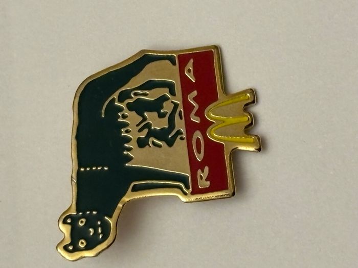 lot de 2 pin’s McDo « Grandes villes du monde » - photo numéro 2