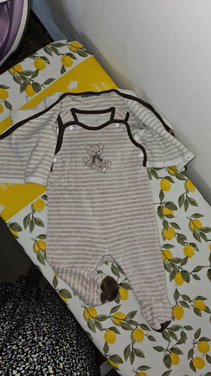 Pyjama + gilet  3mois - photo numéro 2