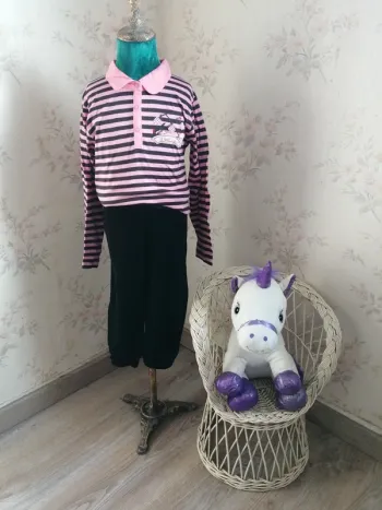Polo rayé rose et noir avec boutons et écusson rock / tissaia / (8ans)