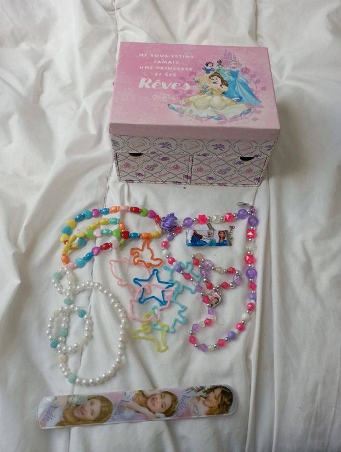 Boîtes à bijoux Disney avec divers accessoires