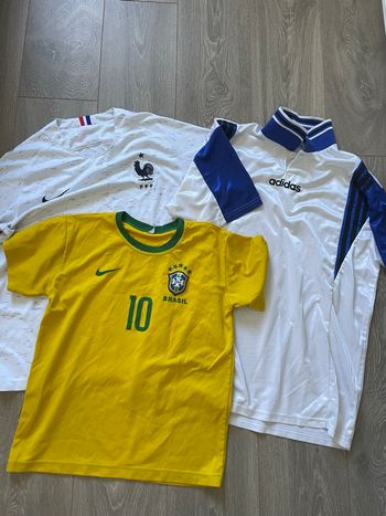 À vendre en l’état 3 maillots de football 