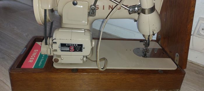 Machine à coudre singer ancienne - photo numéro 7