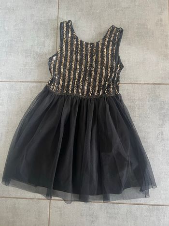 Robe pailletée très bon état 