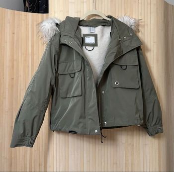 Parka kaki doublée polaire Bershka