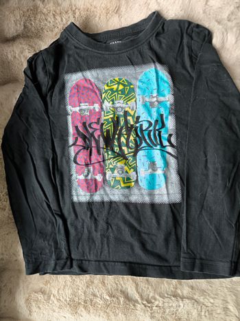 T-shirt manches longues garçon 6 ans Kiabi noir motif skate très bon état