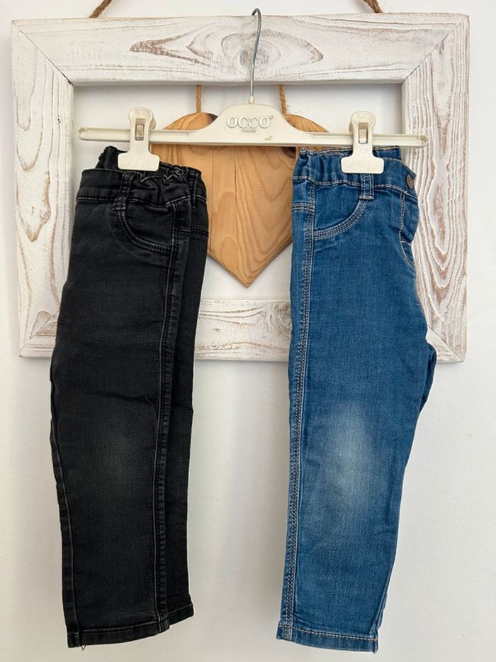 Lot de deux jeans fille taille 24 mois