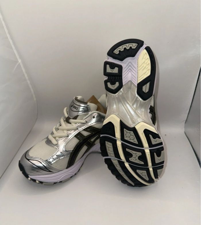 Asics bleu ou beige - photo numéro 5