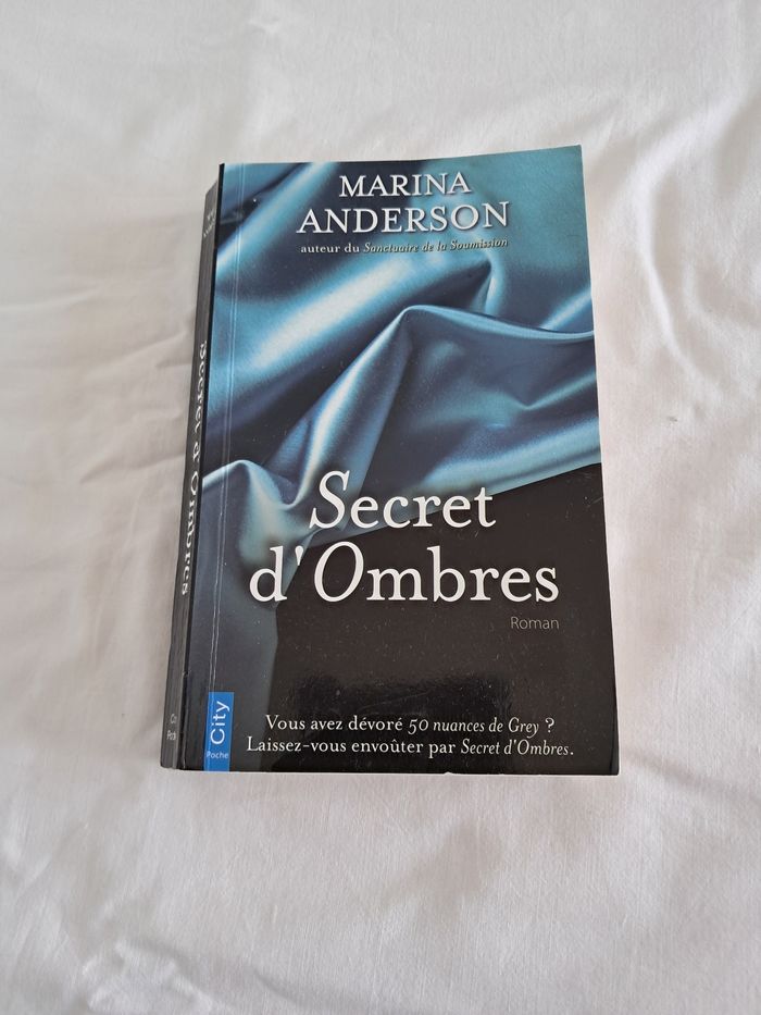 Livre secret d'ombres de Marina Anderson