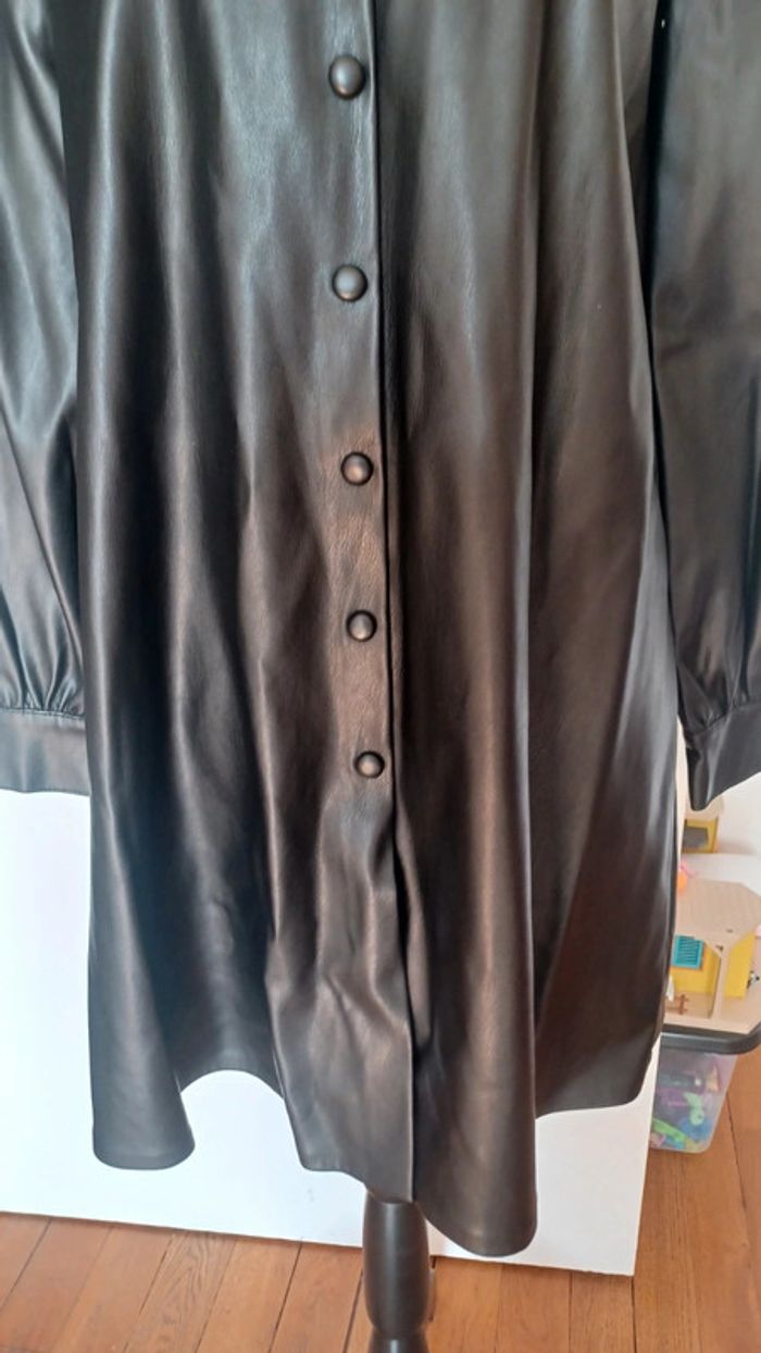 Robe en simili cuir - photo numéro 3