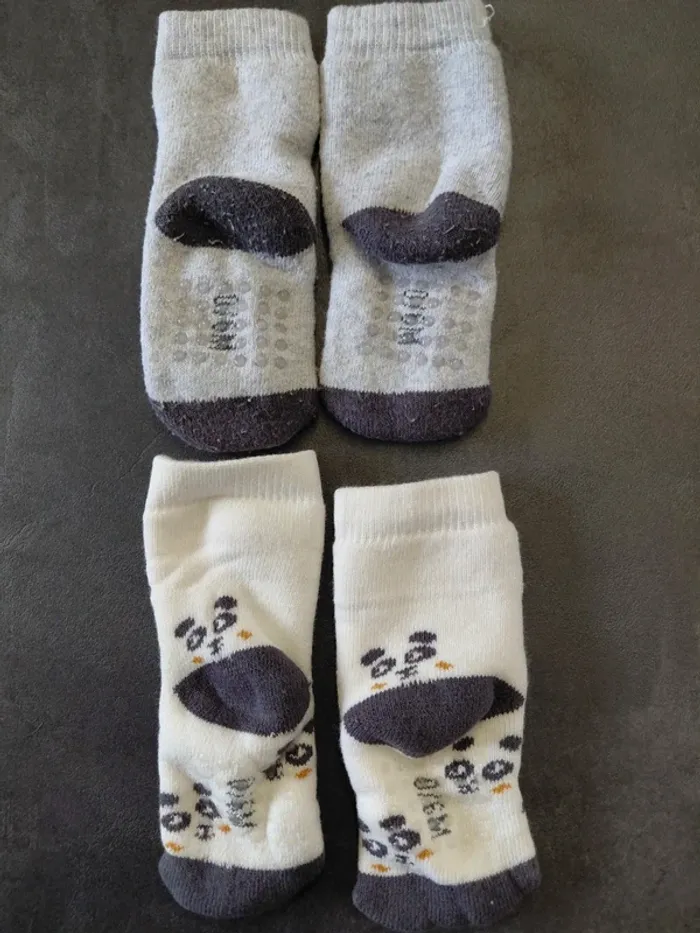 Lot 2 chaussettes épaisses anti-dérapants 0-6 mois Kiabi - photo numéro 2
