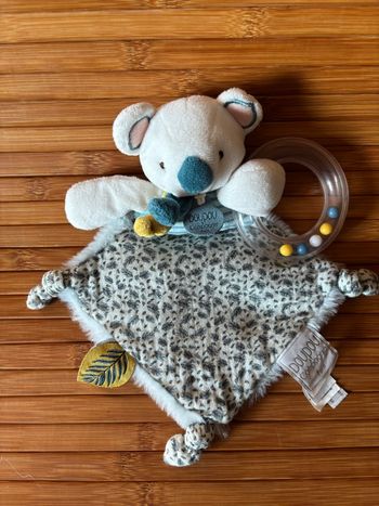 Doudou éveil koala bleu blanc anneau bille doudou et compagnie