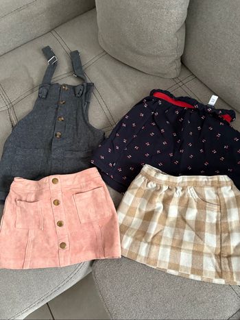 Jupes fille  + une salopette short  5 ans