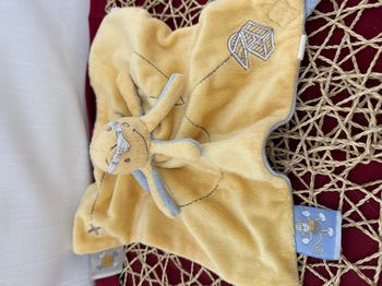 Calypso la pieuvre NOUKIE'S doudou Tidou carré plat jaune