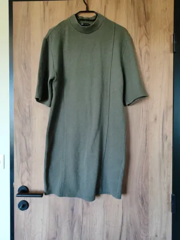 Robe kaki. Taille S
