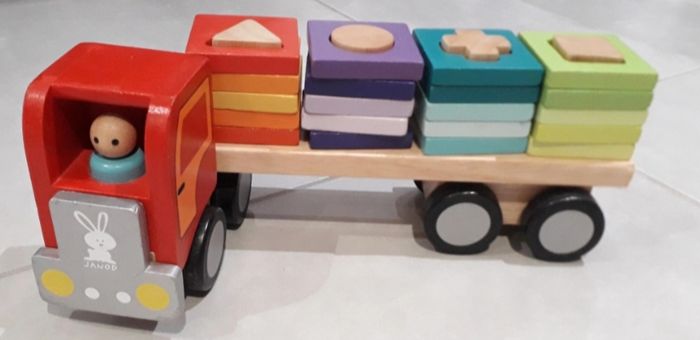 camion janod en bois avec ses pièces en bois à empiler - photo numéro 8