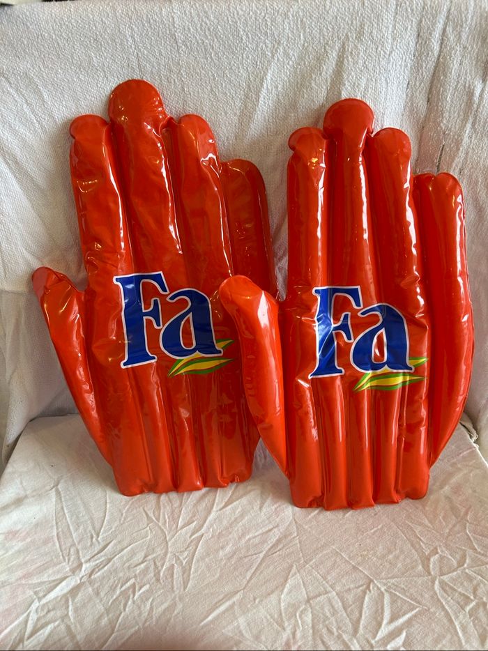 Gants géants gonflables Henkel/Fa – Supporters/événementiel
