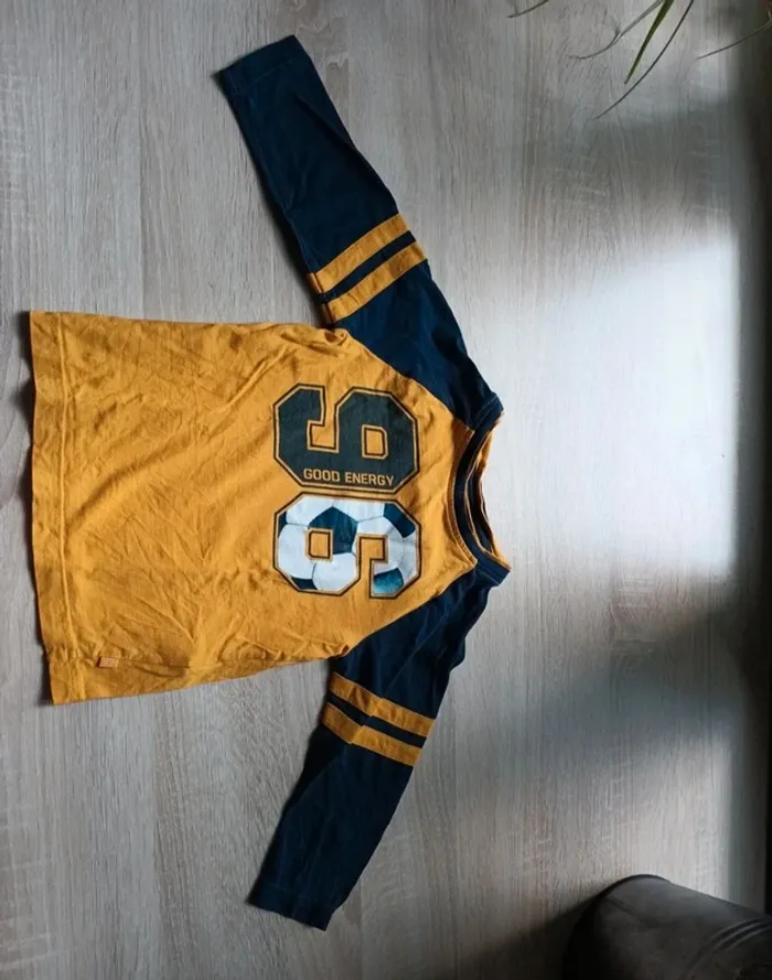 Tee-shirt manches longues okaidi taille 24 mois