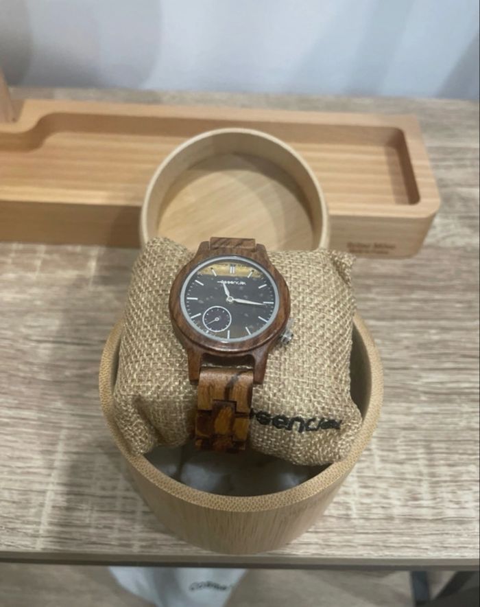 Montre en bois de noyer - photo numéro 2