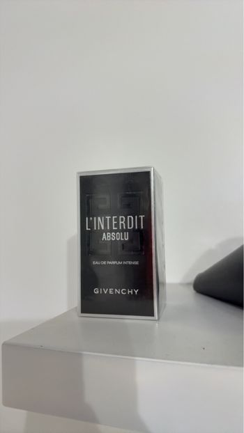 Parfum givenchy interdit