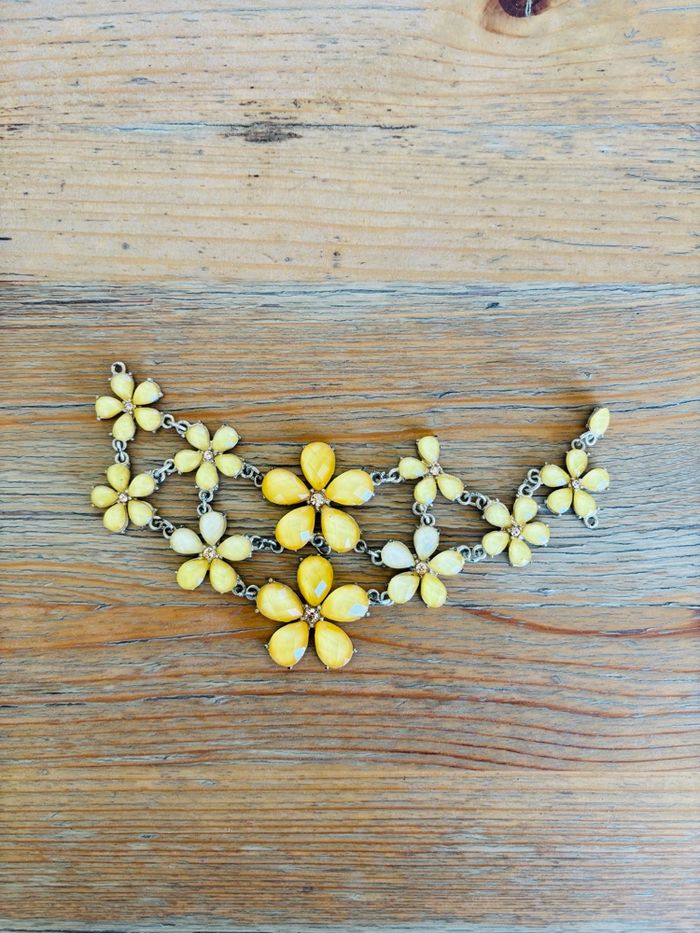 Collier fleurs jaunes - photo numéro 3
