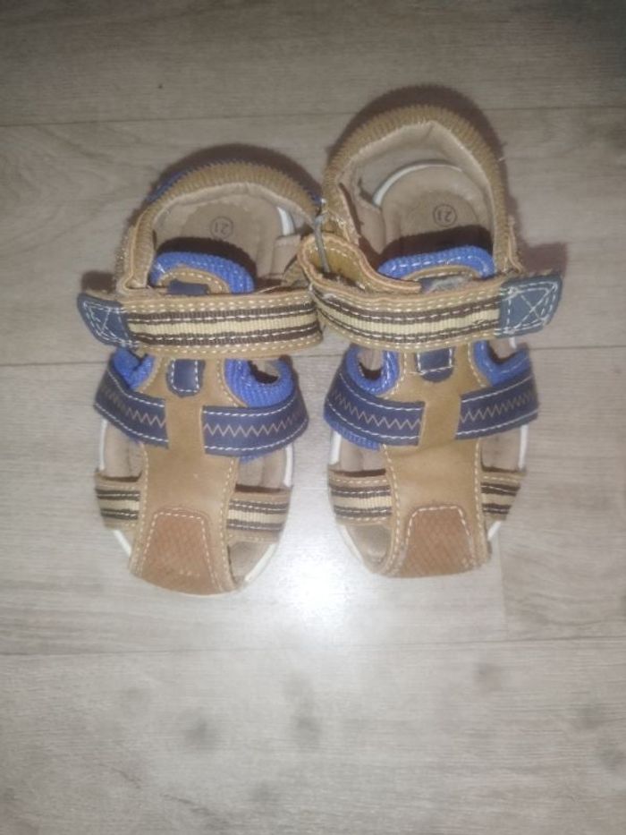 Sandales