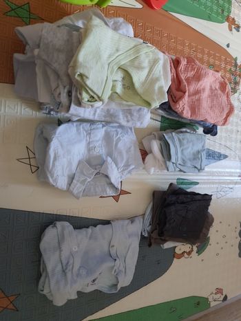 Lot vêtements bébé 1 mois