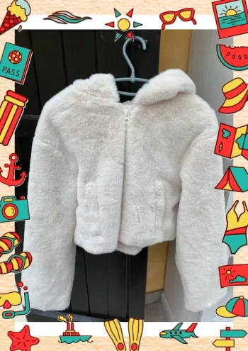 Veste à capuche courte fausse fourrure asos