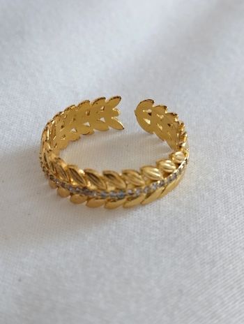 Bague dorée avec strass ajustable