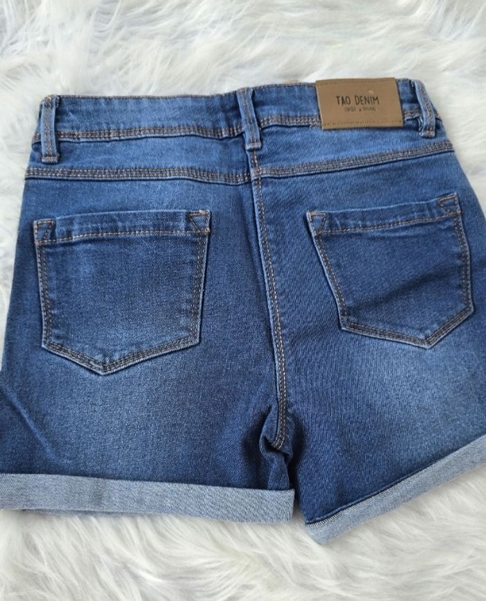 NEUF (non porté) 🏷😍 short en jeans 8 ans fille 💙🤩😍 - photo numéro 2