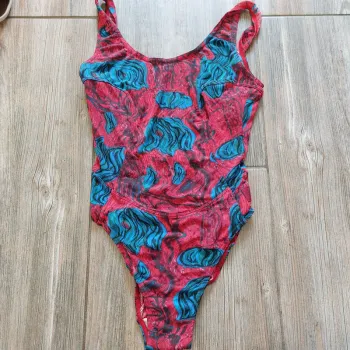 Maillot de bain 1 pièce Oxbow modèle gloria rouge & bleu à motifs taille 42