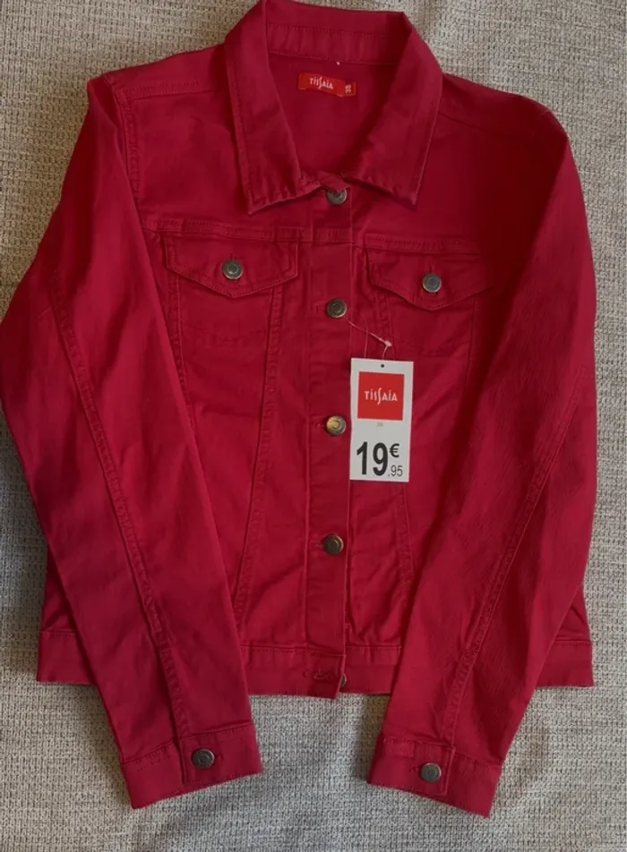 Veste en jean rouge