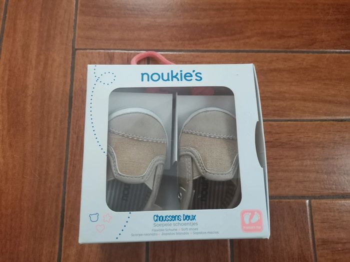 Petits chaussons / petites chaussures noukies jamais portées - photo numéro 5