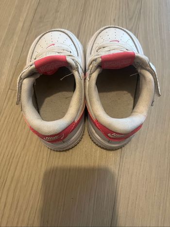 Baskets nike neuve taille 22