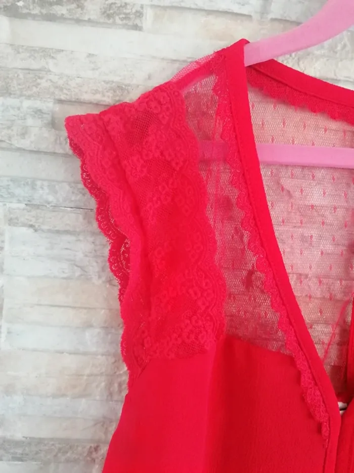 Top/haut rouge naf naf dentelle taille M #Vêtements_femmes_krocaro - photo numéro 3