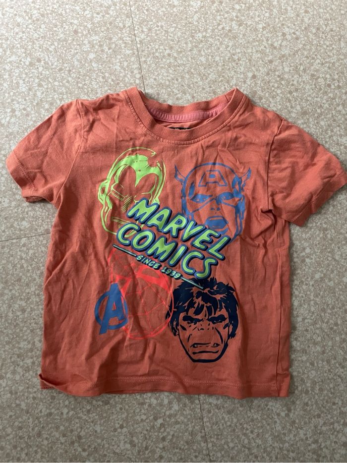 TEE shirt  Marvel  18/24 mois - photo numéro 3