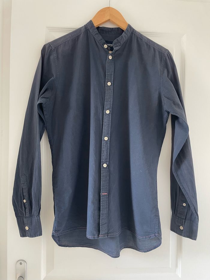Chemise bleu marine sans col