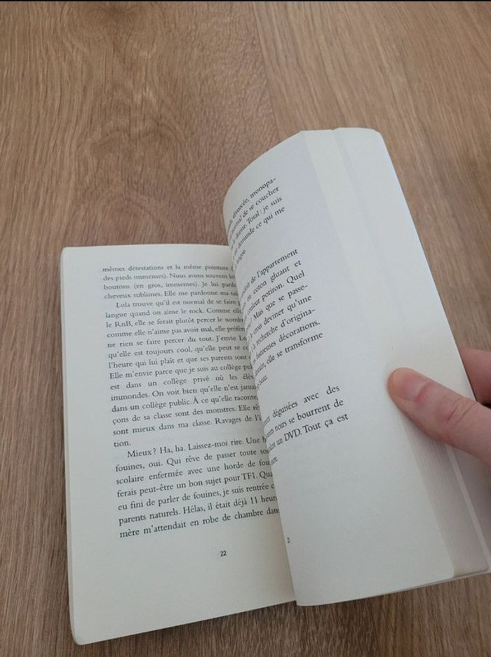 Livre Jamais contente - photo numéro 3