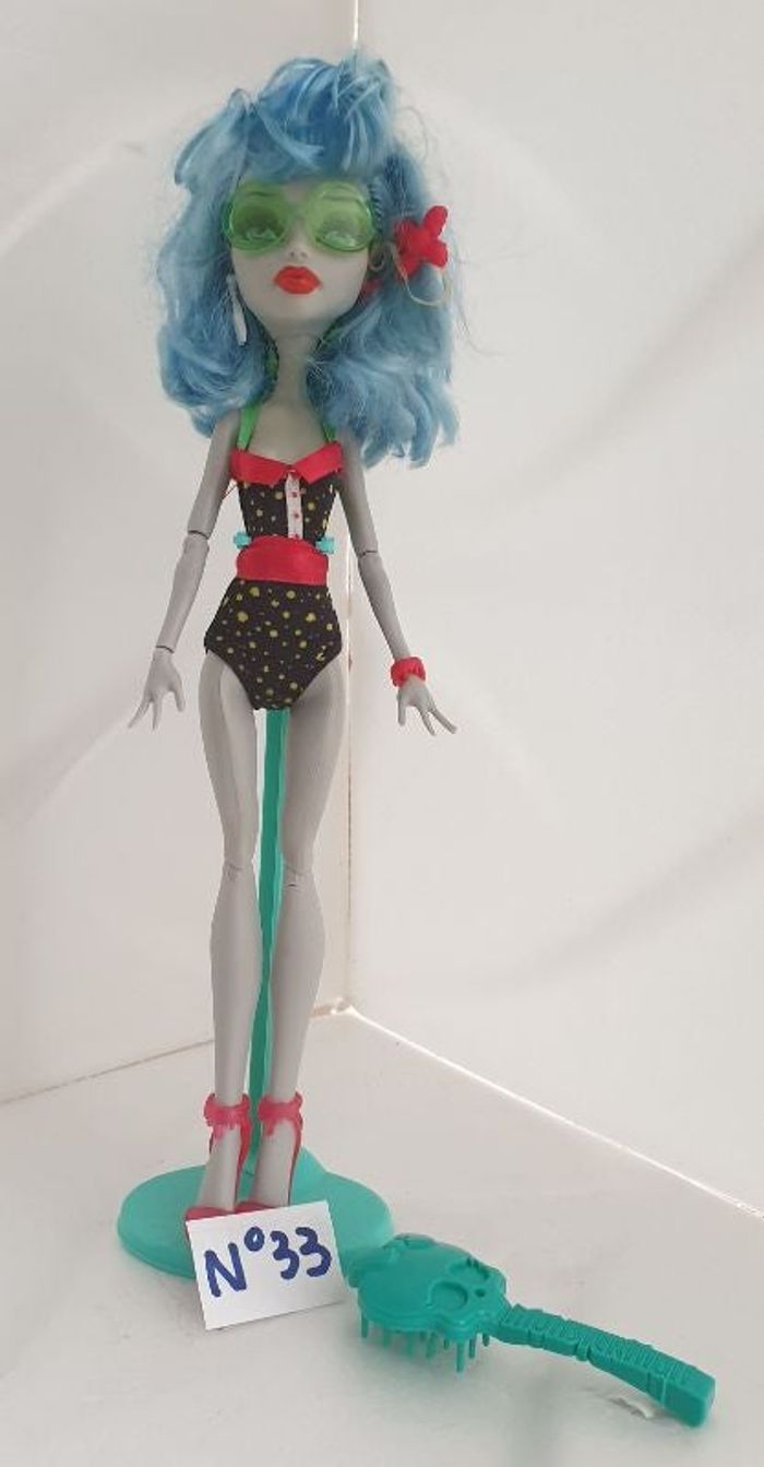 Monster High Ghoulia tenue de plage